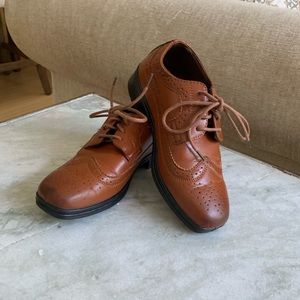 Boys size 1 dress shoes -worn one time